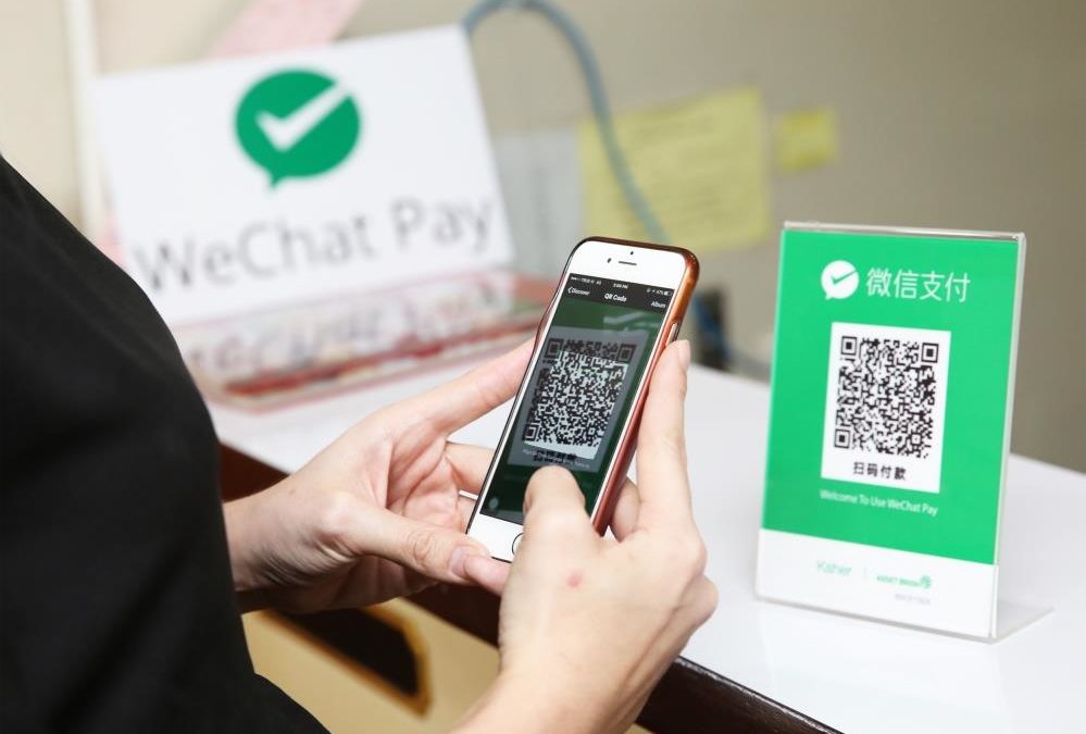 Wechat Pay có vai trò như một ví điện tử nên nếu quý khách muốn chuyển tiền vào Wechat thì trước tiên phải có liên kết với ít nhất một tài khoản ngân hàng Trung Quốc.